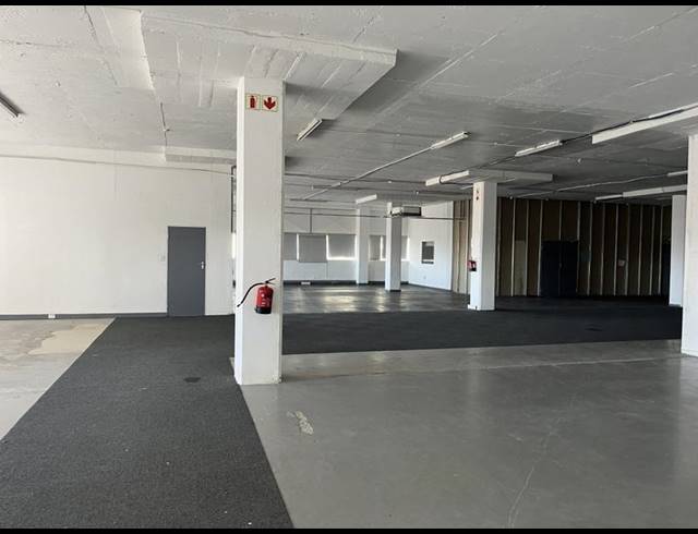 INDUSTRIAL PROPERTY TO RENT IN SALT RIVER